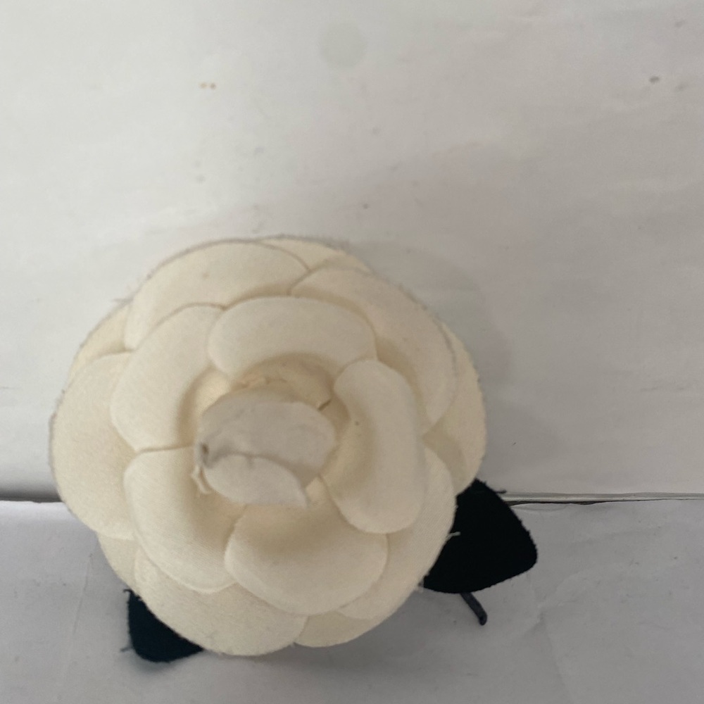 Elegant Off white Flower Brooch Pin - Women Accessories